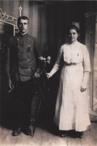 Elizabeth (nee Hemmelrihe) with her first husband, Rudolf Gegner.Elizabete (dz. Hemmelrihe) ar pirmo vīru, Rudolfu Gegneru
